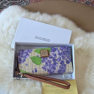 Beautiful NWT IOB Dooney & Bourke Purple Hydrangea Basket Weave Large Wallet💜🤎